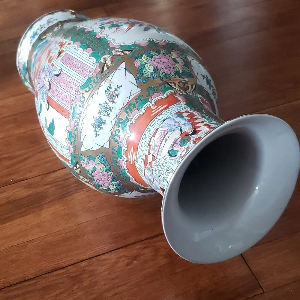 VINTAGE FAMILLE ROSE VASE - Picture 12 of 13